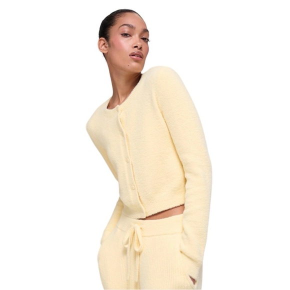 ALO Yoga Snuggle Up Sweater Cropped Cardigan - Candlelight Yellow - Picture 2 of 5